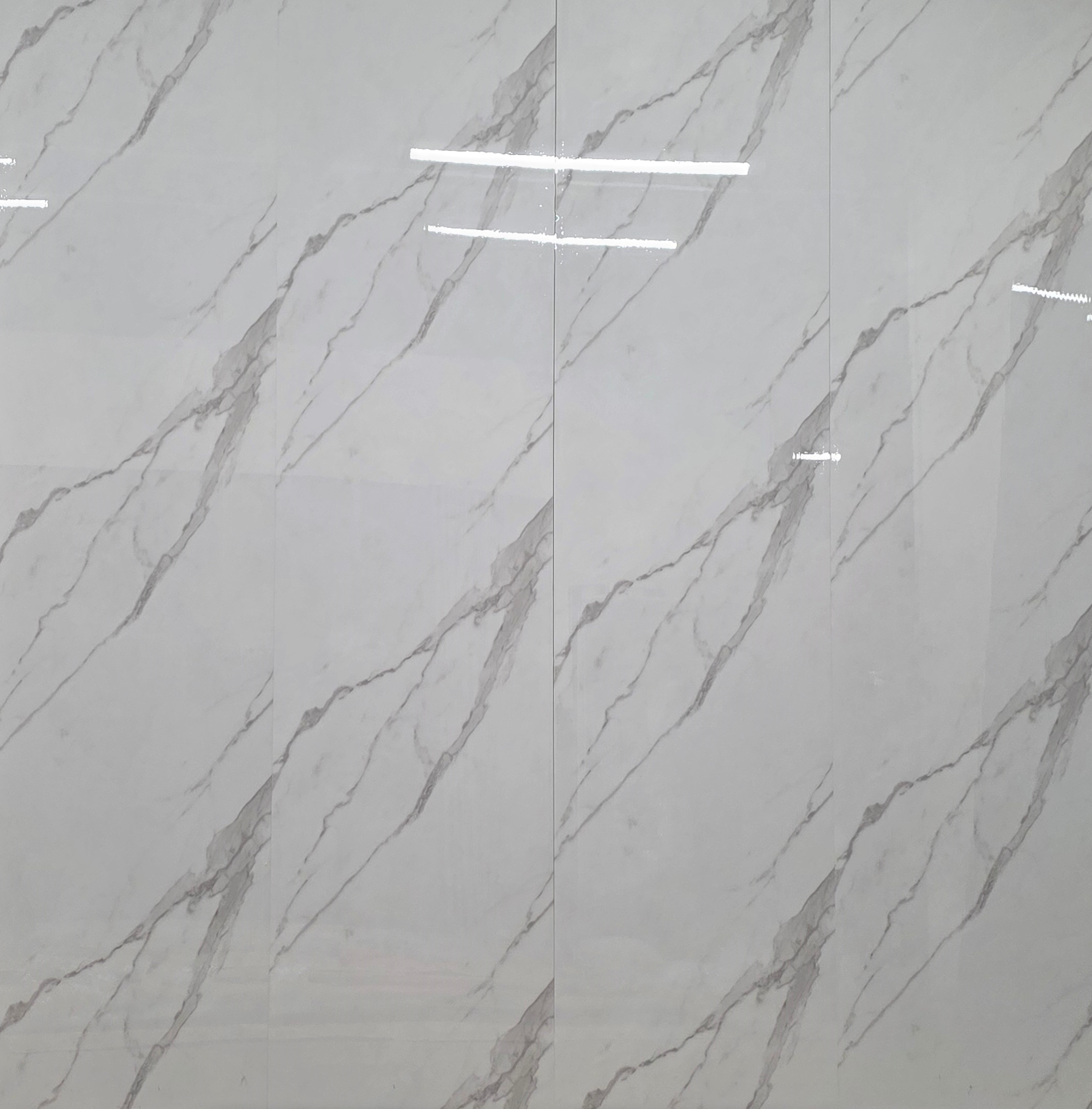 Aqua Weiße Wandverkleidung 240cm x 60cm